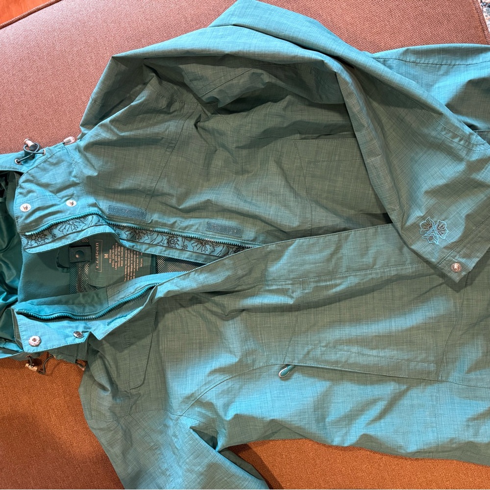 L.L. Bean Women's Turquoise Quilted Puffer Jacket 3 in 1 winter coat.